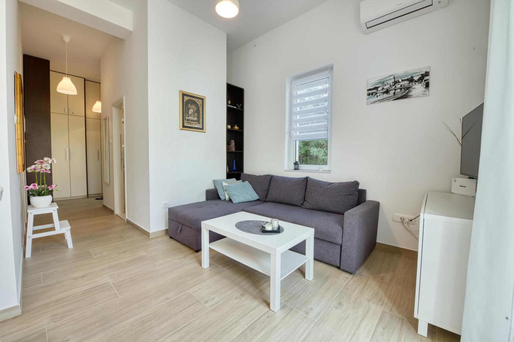 29 Apartment *